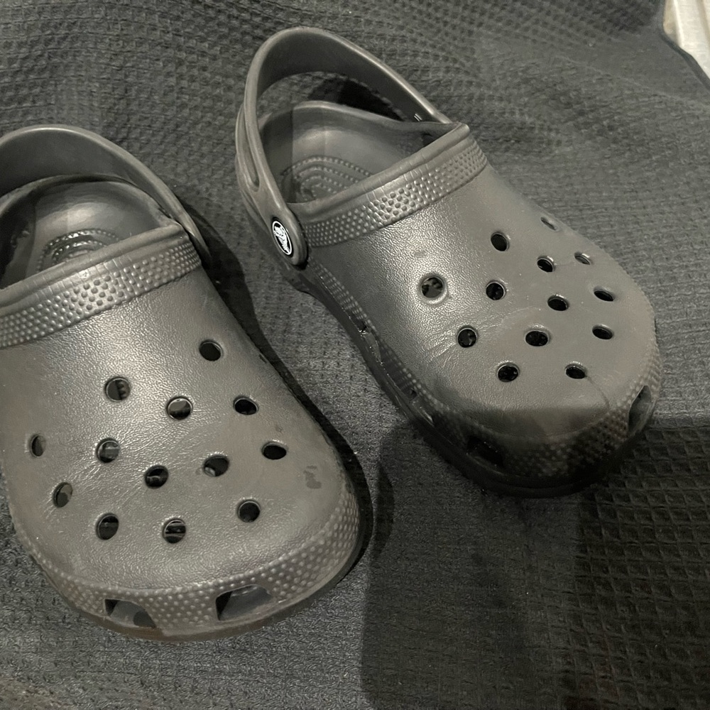 Kids unisex crocs sz 1 black